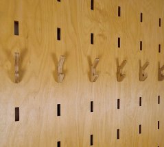 Hook W - háček Hall dřevěný