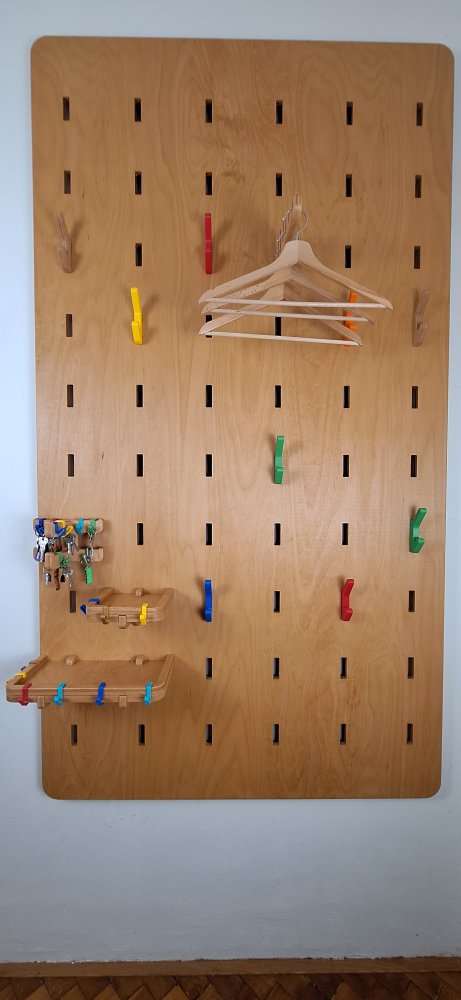 Předsíňová stěna HALL 220x120cm instalace nad botník. Spodní hrana panelu 55cm nad podlahou